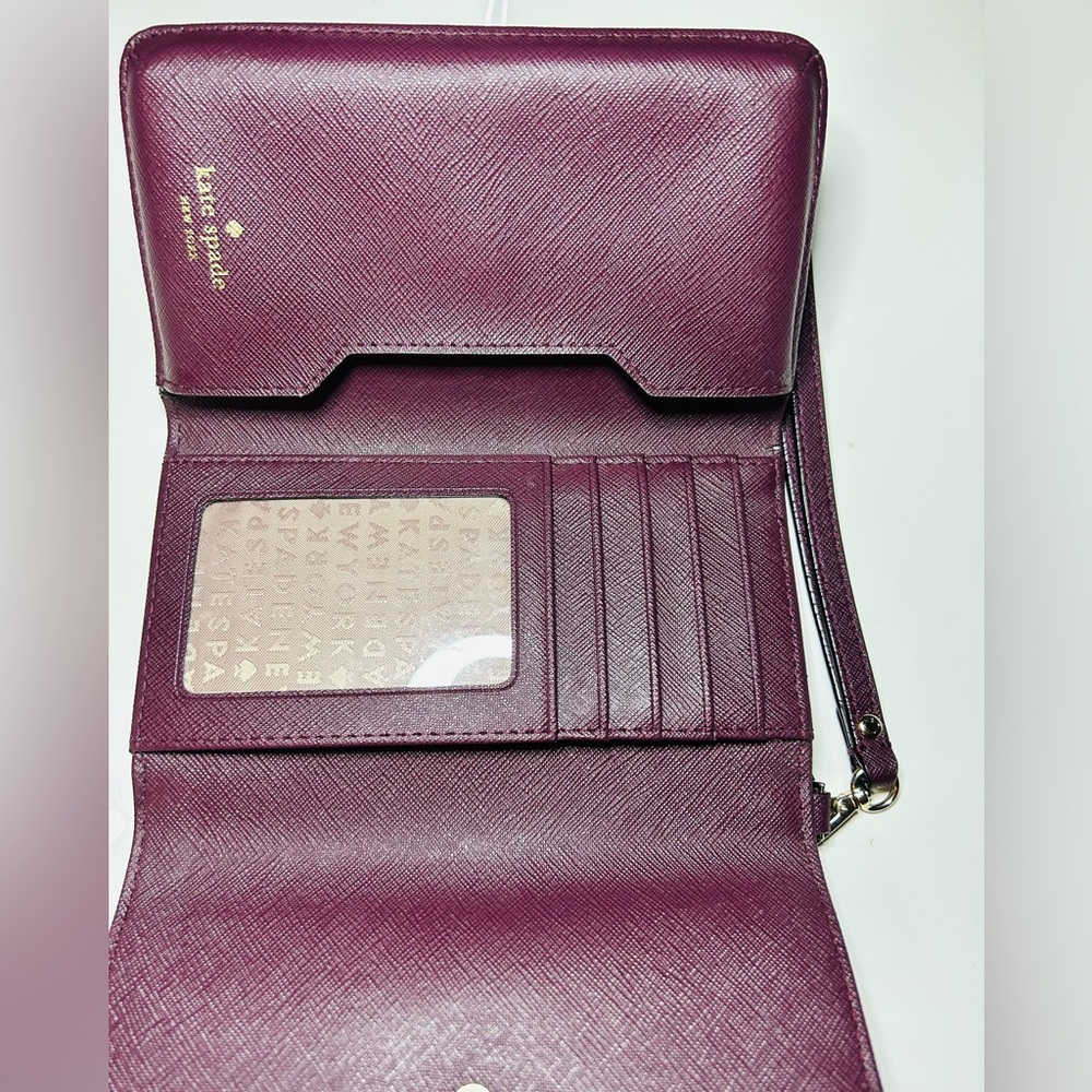 Kate spade’s phone wristlet in gorgeous plum purple.
